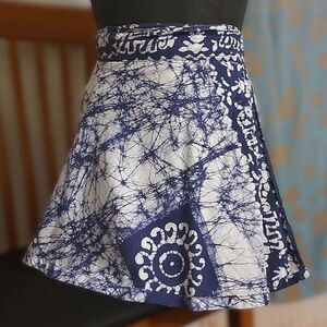 Vtg 70s batik white and purple mini wrap skirt